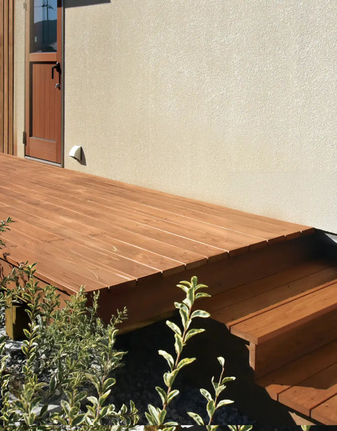サーモウッドヒノキpremiumを用いたウッドデッキの施工イメージ